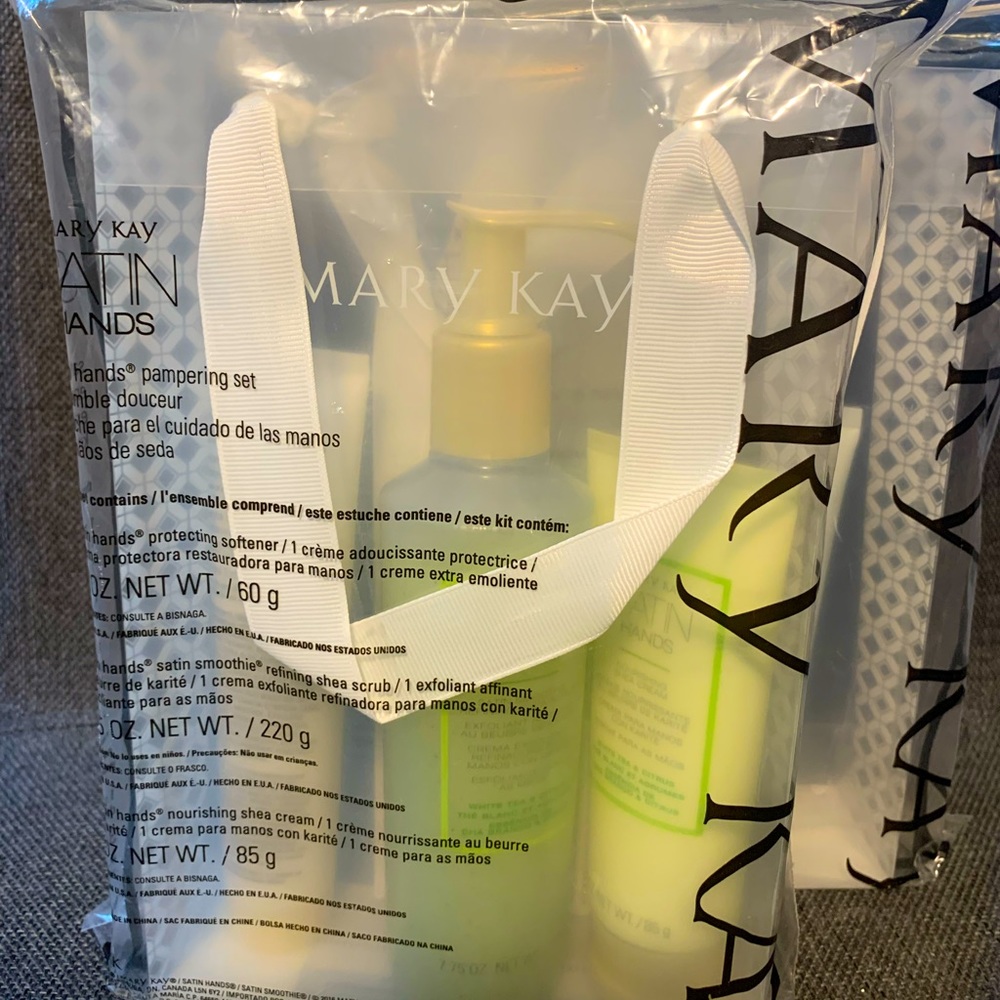 New Mary Kay Satin Hands Set